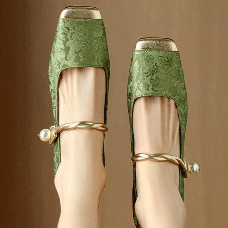 Brunhilde | Damen Mary Jane Pumps mit Eckiger Zehenkappe und floralem Design