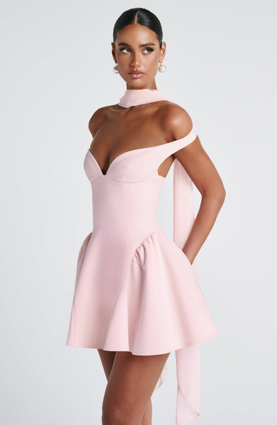 Valentina | Robe légère en mesh stretch jaune avec écharpe pour femme
