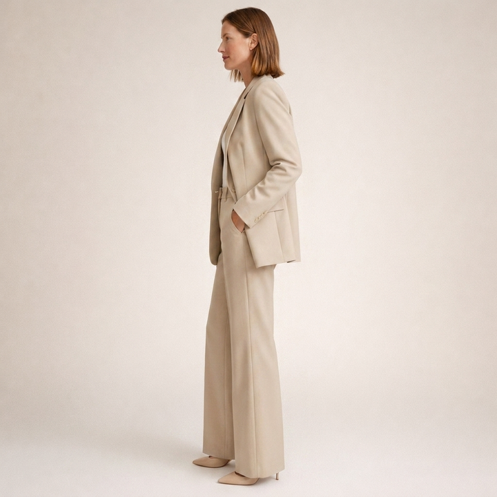 Doris | Damen Eleganter Zweiteiler Anzug mit strukturierter Blazerjacke und ausgestellter Hose