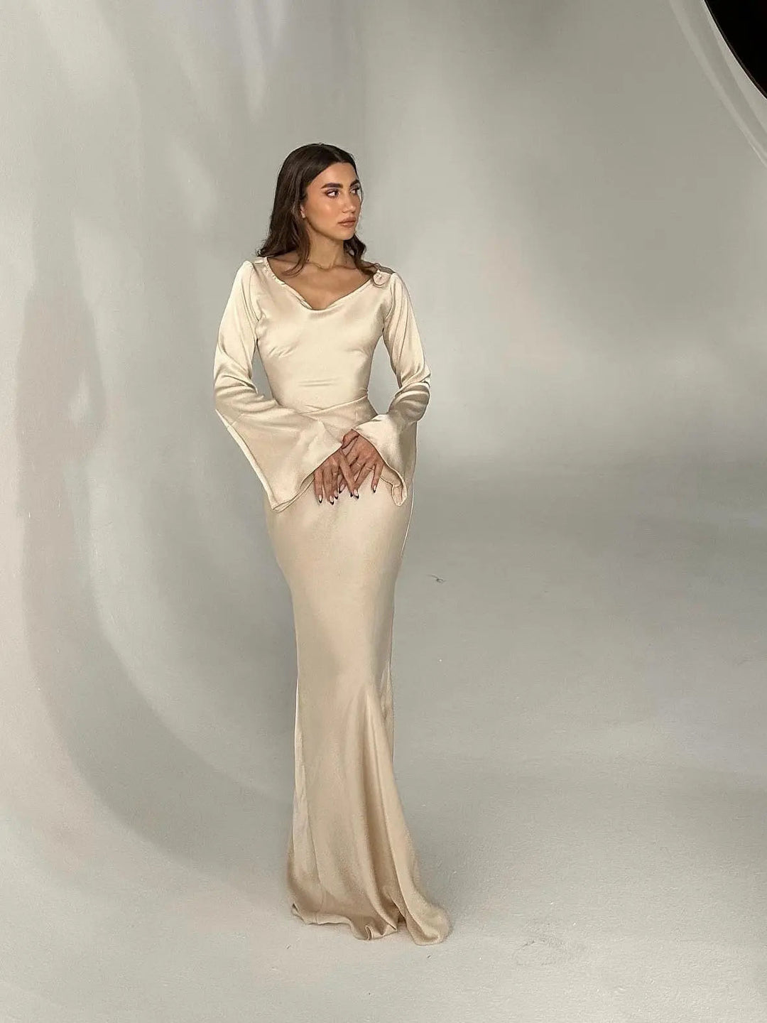 Katja | Damen Elegantes Satin Maxikleid mit langen Ärmeln