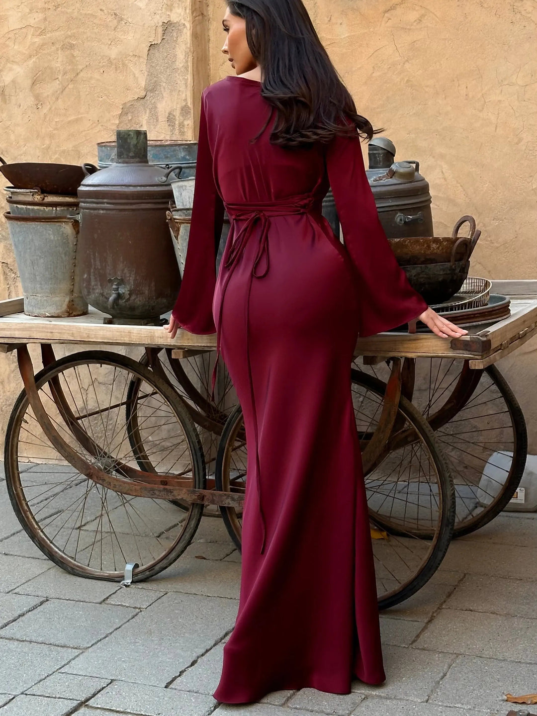 Katja | Damen Elegantes Satin Maxikleid mit langen Ärmeln